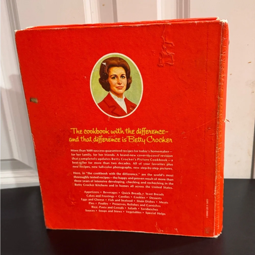 Vintage Betty Crocker's Cookbook twenty sixth printing 1976 5 ring binder book